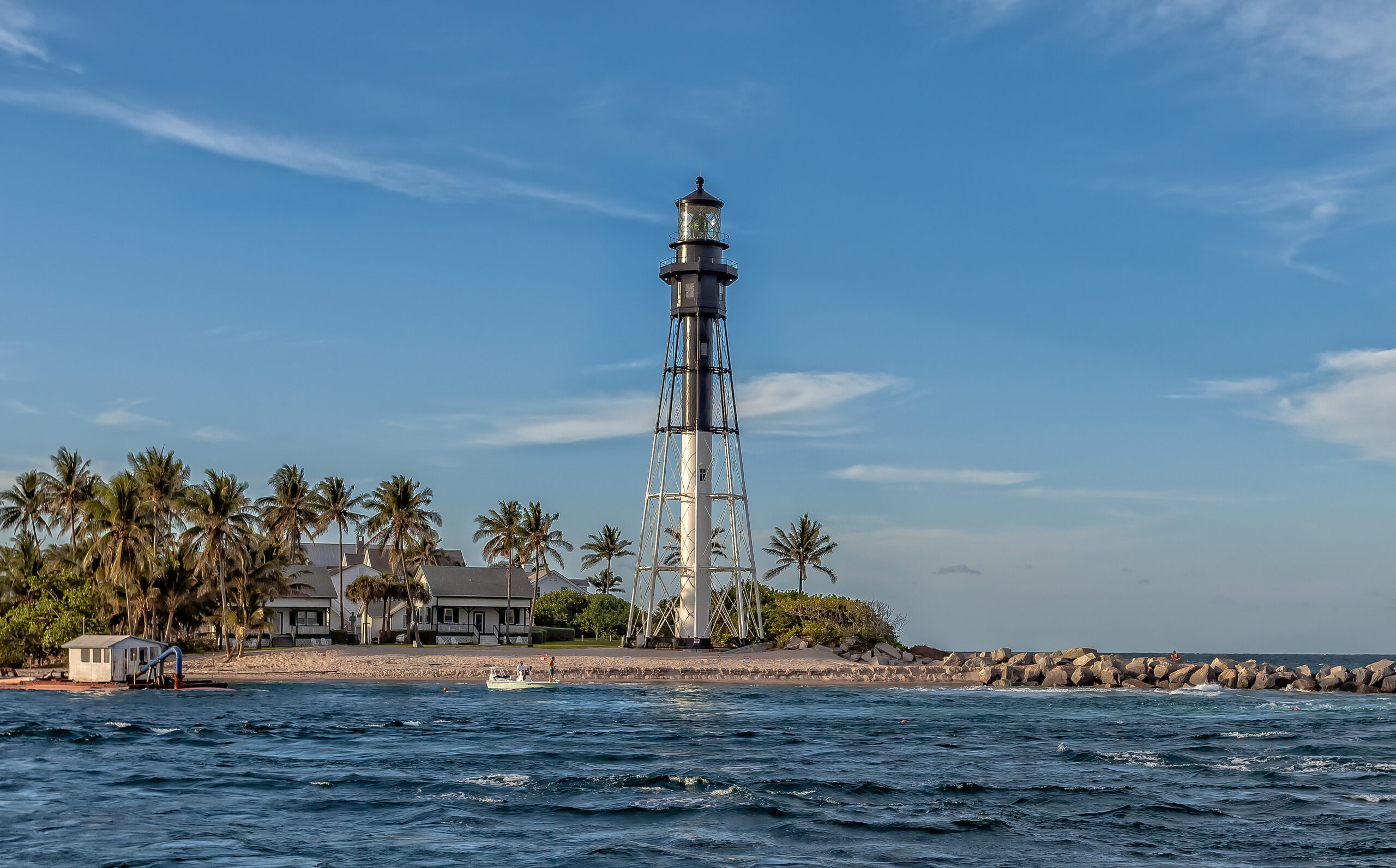 View,Of,The,Pompano,Beach,Lighthouse,Across,The,Bay.