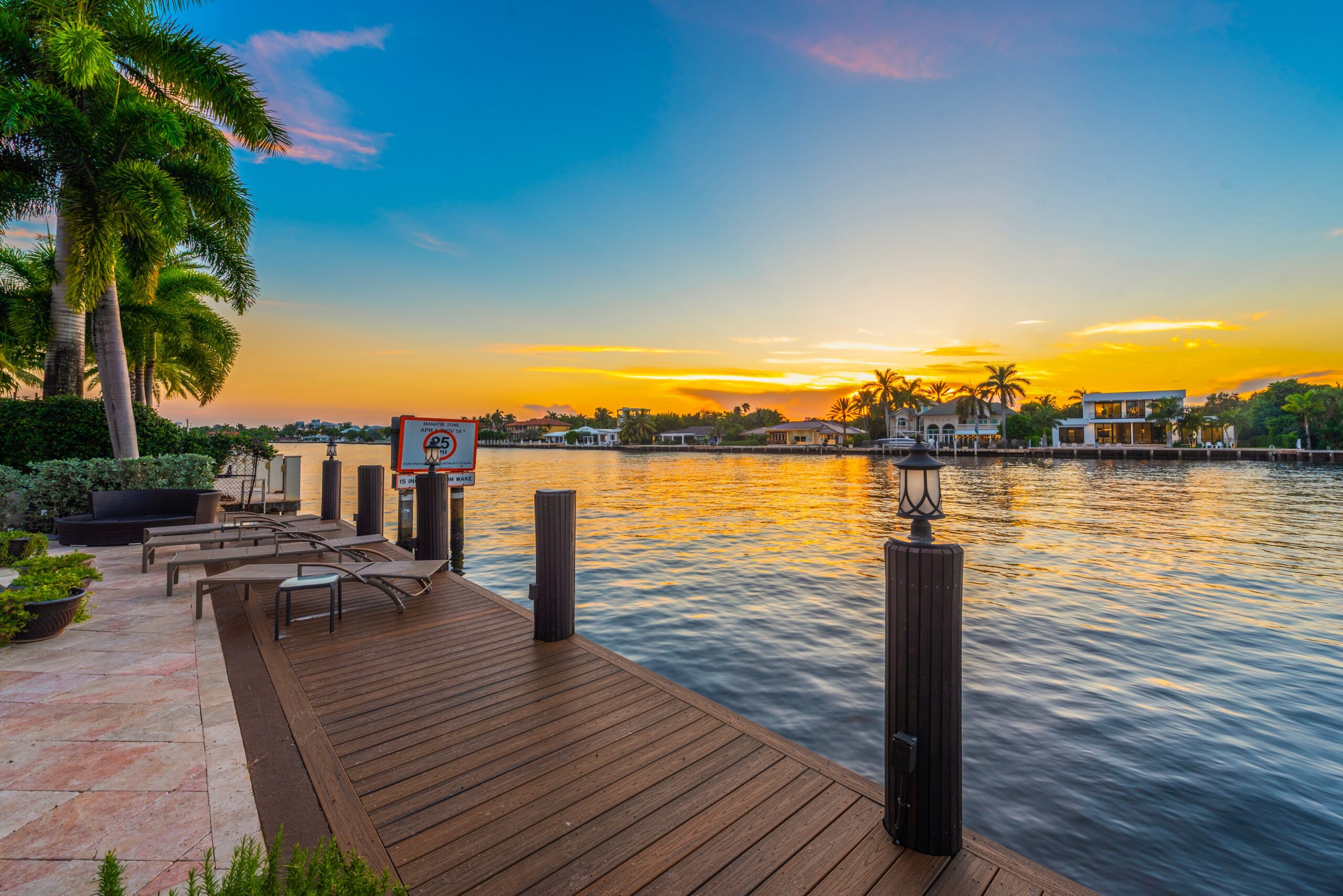 Photo,Of,A,Yard,At,Sunset,In,Fort,Lauderdale